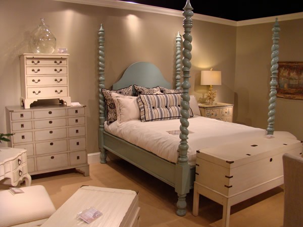Catalina shop poster bed