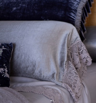 Paloma with Mattine Lace Pillowcase in French Lavender