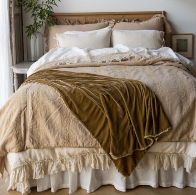 Ines Bedspread in Honeycomb